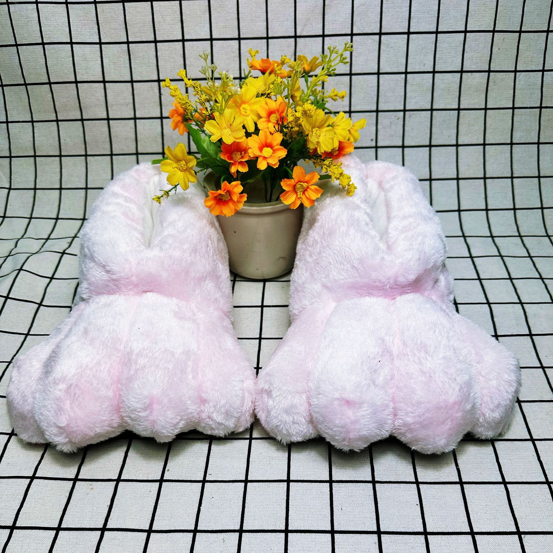 In Stock Rabbit Paw Slippers H - Sewing House avaliação e preço